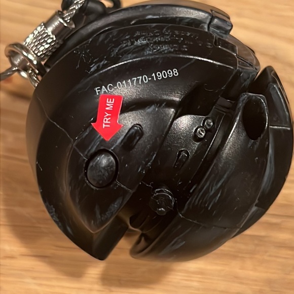 NWT Star Wars Galaxy’s Edge Sith Probe Light Up Keychain - Picture 6 of 7